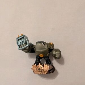 Battle Creature with Blaster - Gray and Gold